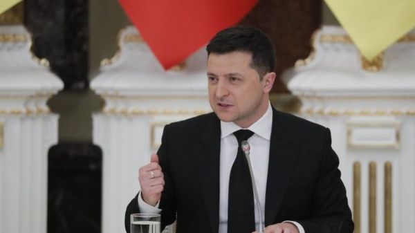 США вывозят большинство дипломатов из Украины, мэрия Киева утвердила план эвакуации населения