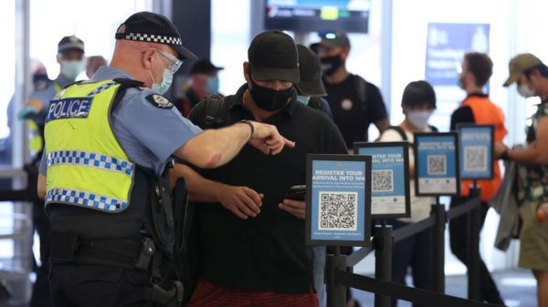 Коронавирус в мире: Австралия открывает границы, Индонезия ужесточает ограничения