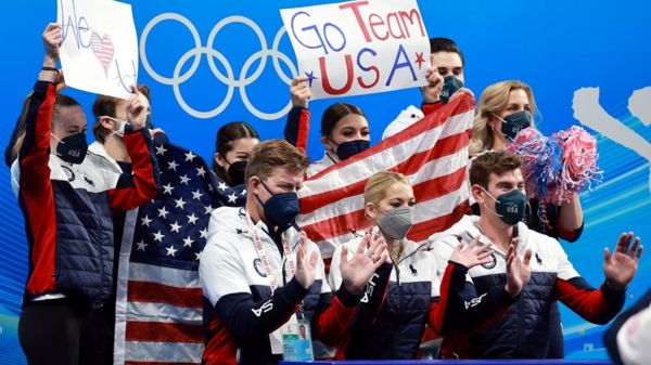 Олимпиада-2022: Большунов завоевал третье золото, китайские фигуристы - первые среди спортивных пар