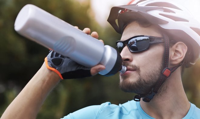 Мягкие пластиковые бутылки выделяют в питьевую воду сотни неизвестных химикатов