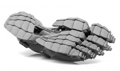 Необычные ботинки Cryptide оставляют на земле следы мифического зверя