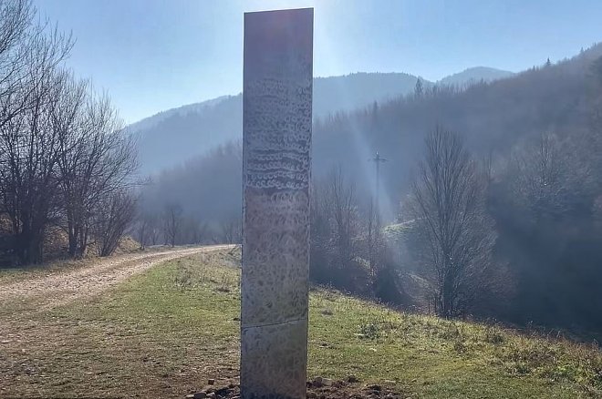 Загадочный металлический монолит исчез из Юты и появился в Румынии