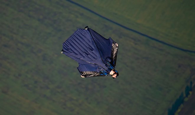 Знание физики позволило профессору из&nbsp;Чикаго доминировать на состязаниях вингсьютеров 
