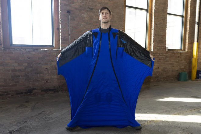 Знание физики позволило профессору из&nbsp;Чикаго доминировать на состязаниях вингсьютеров 