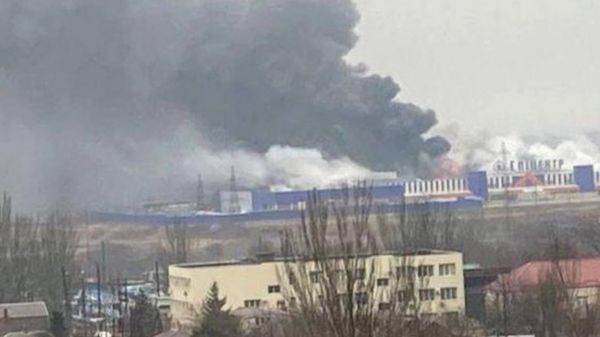 "Мы отрезаны". Что рассказывают жители осажденного российскими войсками Мариуполя