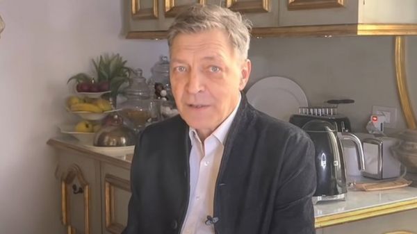 На журналиста Александра Невзорова завели уголовное дело о "военных фейках"