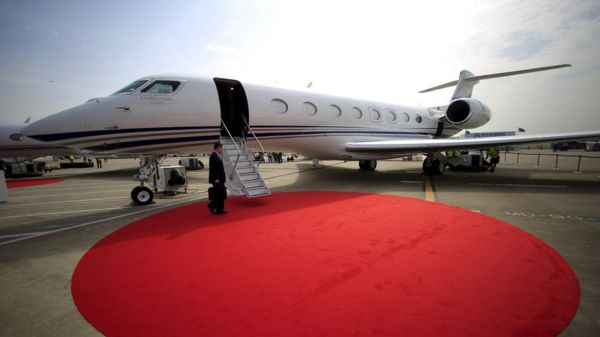 США запретили поднимать в воздух 99 российских самолетов. Среди них - бизнес-джет Романа Абрамовича