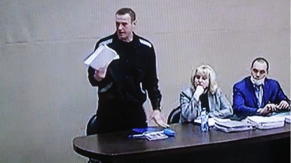 Навального приговорили к девяти годам колонии строгого режима