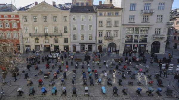 Война в Украине, день 30-й: за месяц боевых действий погибли 135 детей, жители Мариуполя голодают