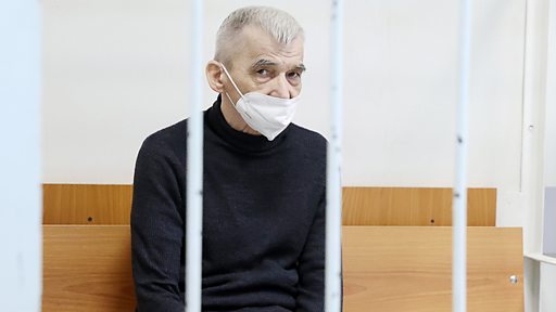 "Пройти путем героев его исследований". Историка Юрия Дмитриева этапировали в колонию