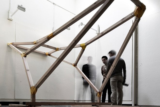 Сучки и древесные развилки оказались удивительно эффективным строительным материалом