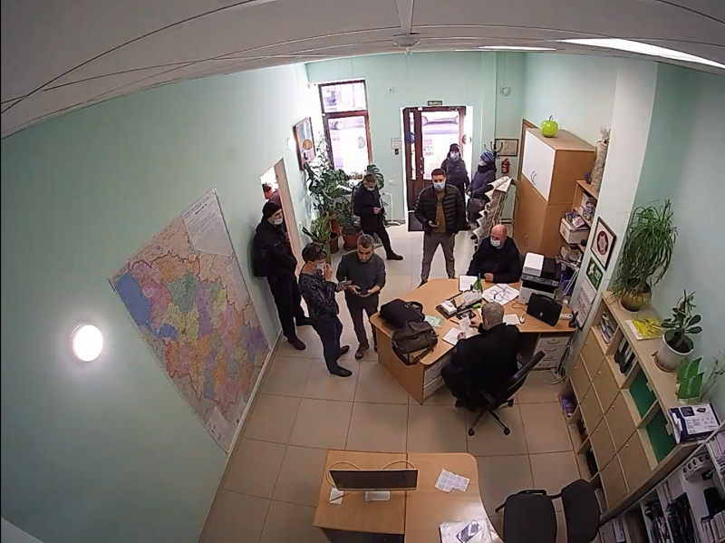 В редакции издания "Псковская губерния" и в псковском "Яблоке" прошли обыски