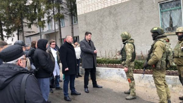 Экс-"регионал", бухгалтерша и горный инженер: кто стал новой властью на оккупированных украинских территориях