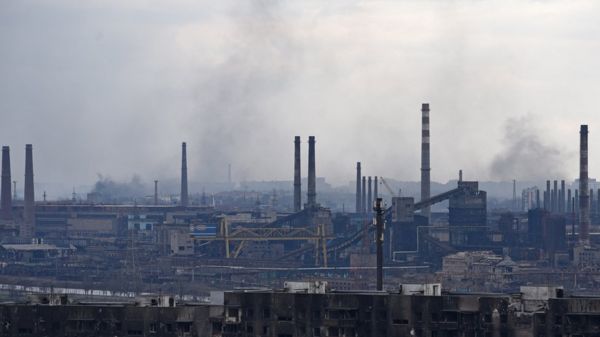 Украинские военные подозревают Россию в химатаке в Мариуполе, эксперты призывают относиться к этому осторожно. Что известно