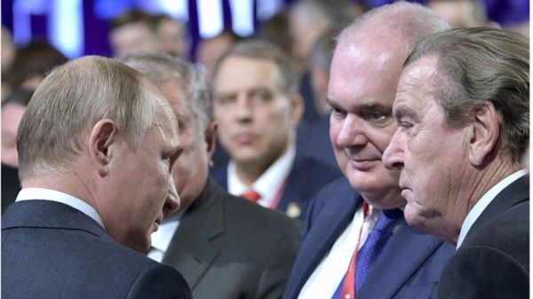 Герхард Шредер и Маттиас Варниг покинут совет директоров "Роснефти"