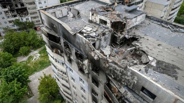 Россия снова обстреляла Харьков. Власти говорят, что погибли девять человек, в том числе пятимесячный ребенок