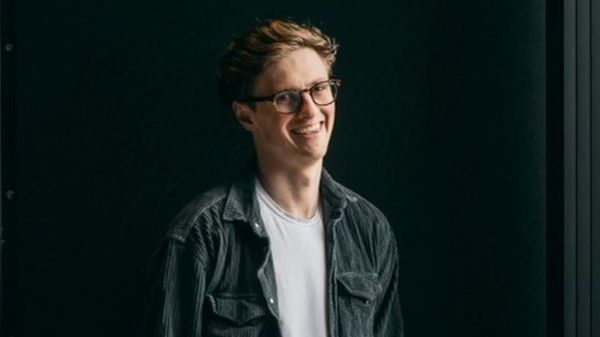 Шутливая надпись над подлете к лондонскому аэропорту вызвала панику у пассажиров