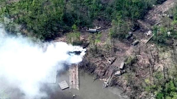 79-й день войны в Украине. Разгром российской колонны под Северодонецком, Макрон и "лицо Путина", санкции против Кабаевой