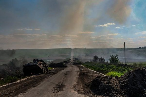 Российские войска штурмуют Северодонецк, "дорога жизни" под угрозой. Падет ли город и как могут развиваться события