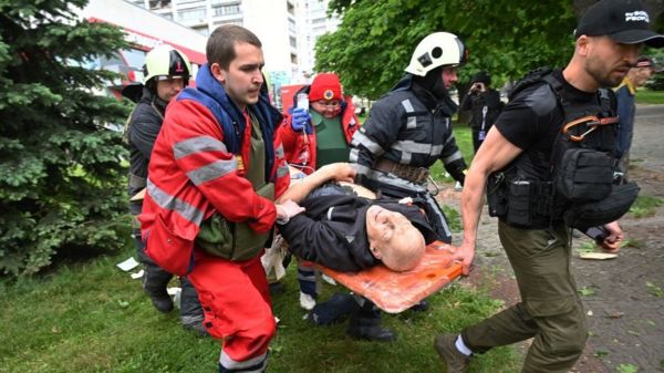 Россия снова обстреляла Харьков. Власти говорят, что погибли девять человек, в том числе пятимесячный ребенок