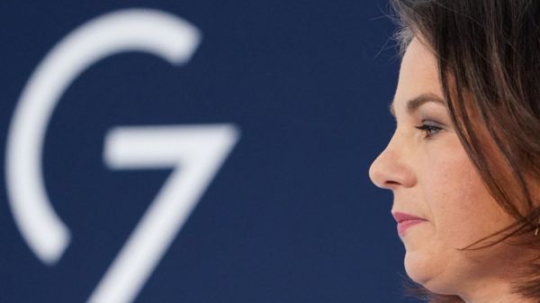 "Большая семерка" отказалась признавать изменение границ России. В ответ Медведев пошутил о "четвертовании украинских нацистов"