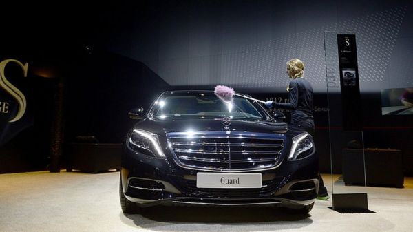 ЦБ пытается запустить экономику, Путин вспоминает "люксус-класс", россияне бьют рекорды на Avito. Главные экономические новости дня