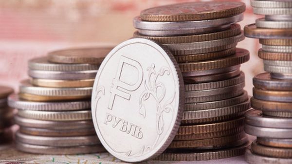Дорожающий рубль, санкции и огороды в подарок. Главные экономические новости за день