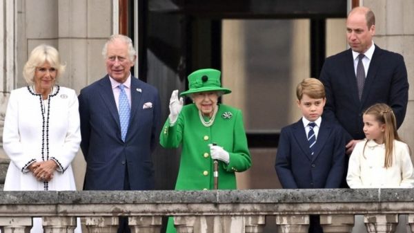 Фото: красочный парад в честь Платинового юбилея королевы Елизаветы Второй