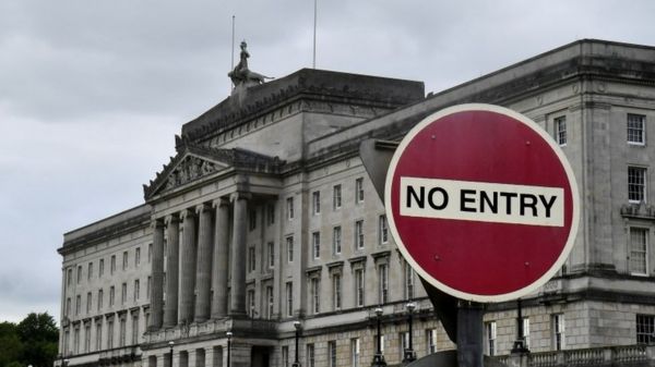 Североирландский протокол: Британия меняет таможенные правила вопреки протестам ЕС