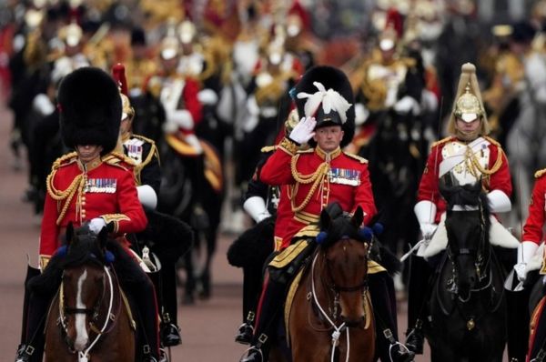 Фото: красочный парад в честь Платинового юбилея королевы Елизаветы Второй