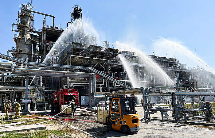 Обломки беспилотников обнаружены на месте пожара на ростовском НПЗ