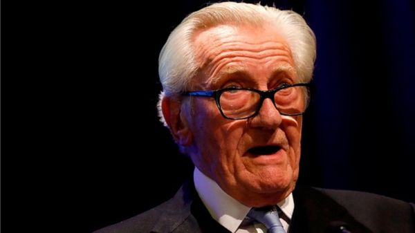 Два ключевых министра правительства Британии подали в отставку