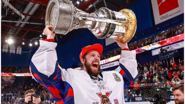 СМИ: в Петербурге задержан вратарь сборной России по хоккею Иван Федотов