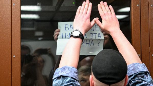 Московского депутата Алексея Горинова осудили на семь лет колонии за "военные фейки". Это первый реальный срок по такому делу