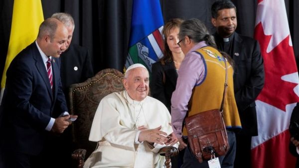 Папа Франциск извинился перед индейцами в Канаде за католические школы и конкистадоров