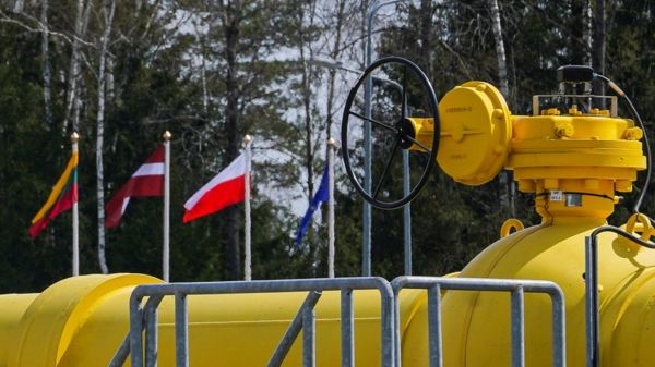 Российский бизнес переходит на военные рельсы, а ЕС - на газ из США. Главные экономические новости за день