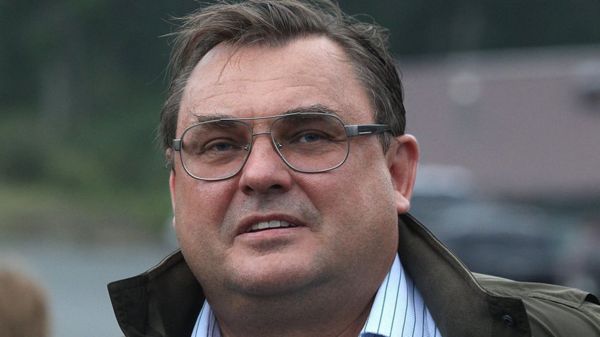 Два племянника Усманова, 29 губернаторов и министр. Кто пополнил британский санкционный список