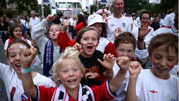 Женский футбол: Англия в экстазе после исторической победы на Евро-2022