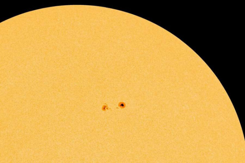 Солнечное пятно размером с Землю выросло в 10 раз за последние 2 дня