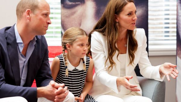 "Королевский дауншифтинг": принц Уильям с семьей переезжает из лондонского дворца в виндзорский коттедж