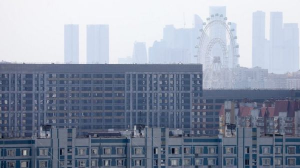 Москву накрыл смог от лесных пожаров в Рязанской области. На улицу советуют выходить в масках