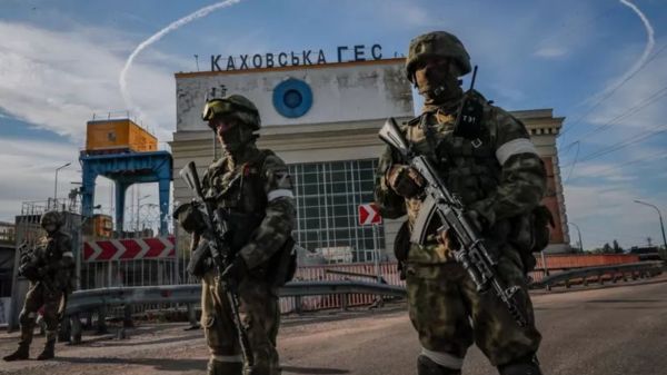 ВСУ вывели из строя Каховский мост через Днепр. Можно ли считать это началом блокады российских войск под Херсоном?