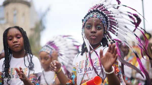 Фото: в Ноттинг-Хилле снова карнавал, после двухлетнего перерыва