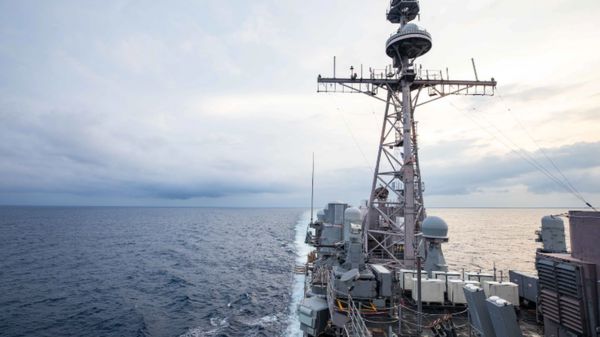 Корабли ВМС США вошли в Тайваньский пролив