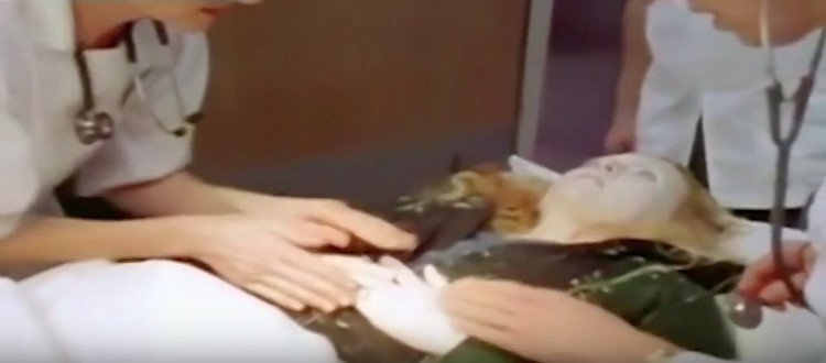 Несколько десятилетий назад женщина выжила, будучи "замороженной до твердого состояния"