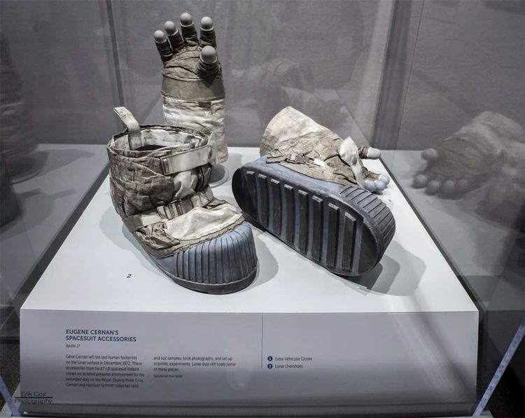 Следы на Луне отличаются от подошв ботинок американских астронавтов