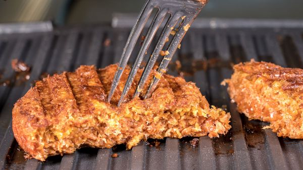 Ученые из Великобритании показали, что растительное мясо полезнее животного