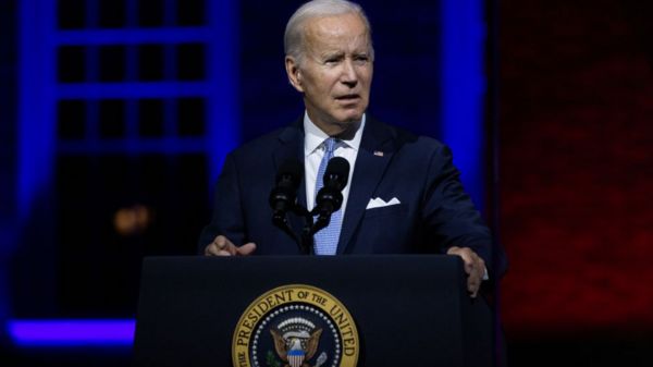 "Угроза демократии" и "глубокая душевная рана США". Байден и республиканцы обменялись нападками из-за идеологии Трампа