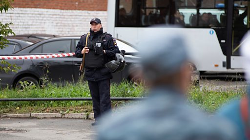 Стрельба в школе Ижевска: 15 человек погибли, из них 11 - дети. Что известно