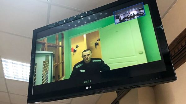 Навального в пятый раз отправили в штрафной изолятор. На этот раз после речи о мобилизации